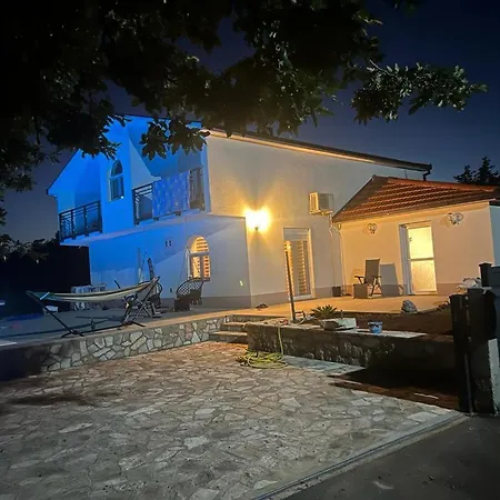 Lusy Villa